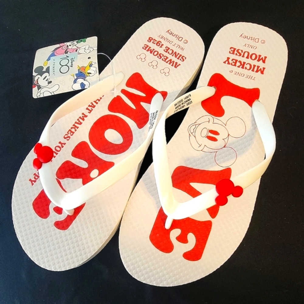NWT! ♥️ Disney Mickey Mouse LOVE flip flops Size 7 8 women Sandals